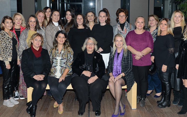 Bursalı annelerden kadına şiddete şiddetli isyan Bursalı annelerden kadına şiddete şiddetli isyan