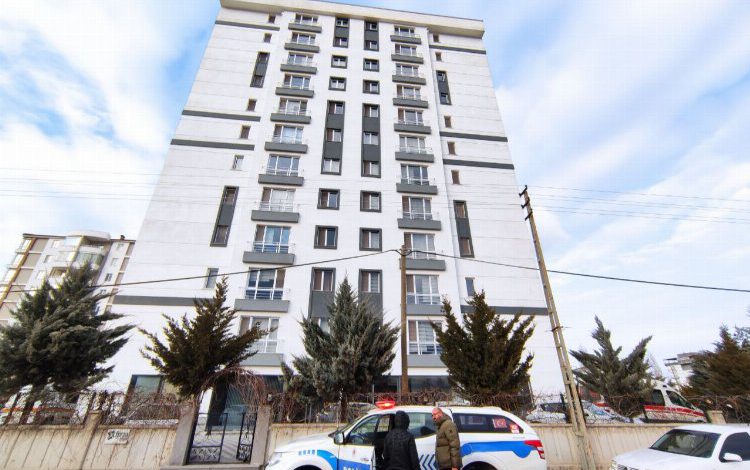 10 kattan düşen vatandaş hayatını kaybetti 10 kattan düşen vatandaş hayatını kaybetti