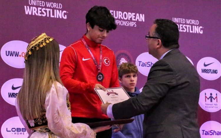 Milli güreşçi Halil Çınar Avrupa ikincisi oldu