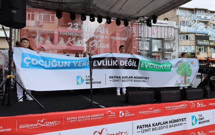 İzmitli miniklerden anlamlı mesaj İzmitli miniklerden anlamlı mesaj