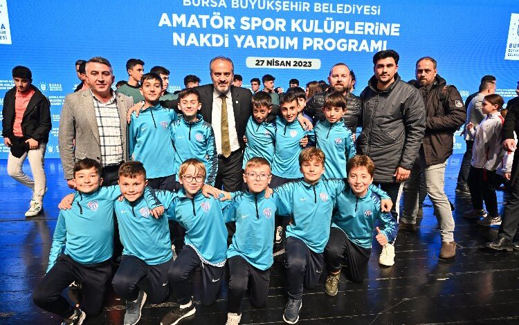 Bursa’da amatör kulüplere ‘Büyükşehir’ gücü Bursa’da amatör kulüplere ‘Büyükşehir’ gücü