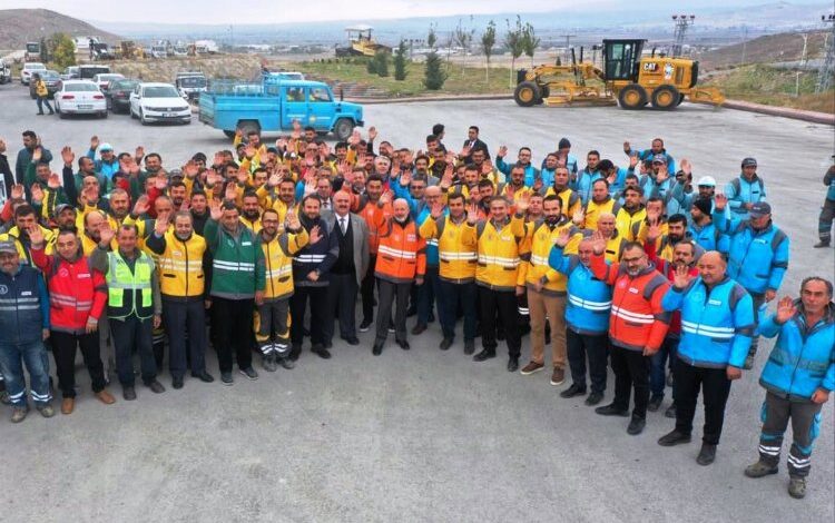 Kayseri Kocasinan’da personele kışlık destek Kayseri Kocasinan’da personele kışlık destek