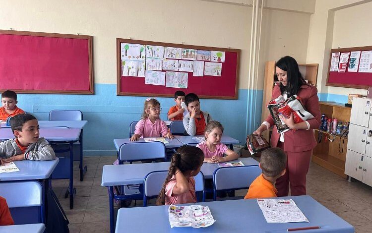 Pazaryeri’de yeni öğrencilerin ilk hediyesi Başkan Tekin’den Pazaryeri’de yeni öğrencilerin ilk hediyesi Başkan Tekin’den