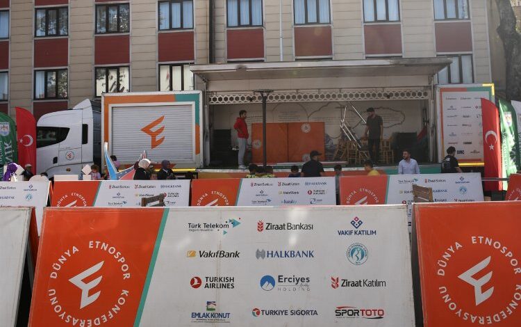 Bursa’da etno tır çocukların eğlencesi oldu