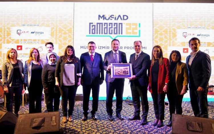 İzmir ‘MÜSİAD iftarında buluştu İzmir ‘MÜSİAD iftarında buluştu