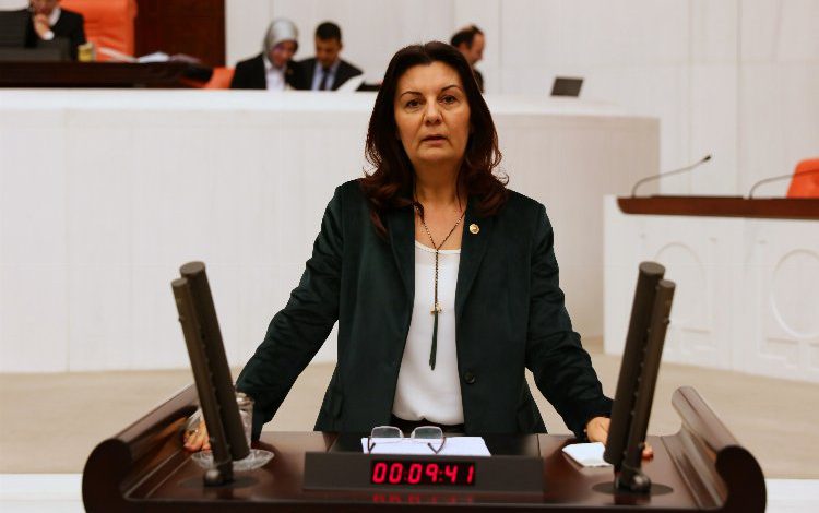 Lale Karabıyık: “Kanun Teklifi, öğretmenler odasında hayal kırıklığı yarattı!” Lale Karabıyık: “Kanun Teklifi, öğretmenler odasında hayal kırıklığı yarattı!”