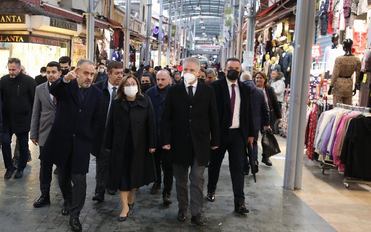 Türkiye Belediyeler Birliği’nden Bursa’da ‘tarihe dönüşüme’ övgü Türkiye Belediyeler Birliği’nden Bursa’da ‘tarihe dönüşüme’ övgü