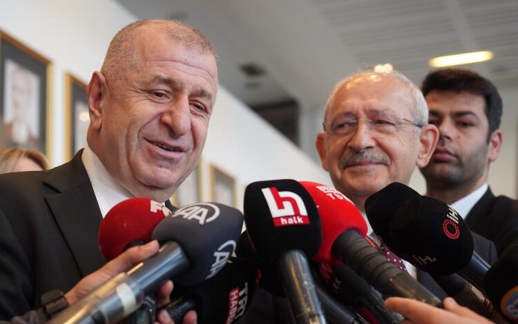 CHP’liler Özdağ’ı uyardı: Dikkat edin yerler kaygan burada! CHP’liler Özdağ’ı uyardı: Dikkat edin yerler kaygan burada!