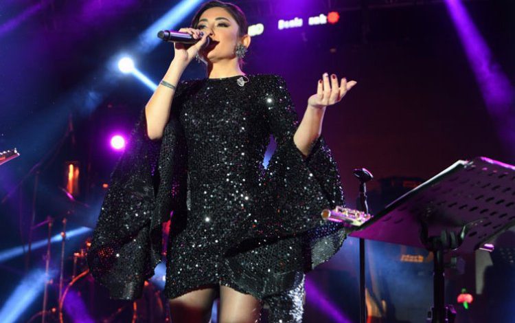 Melek Mosso coşturdu Melek Mosso coşturdu