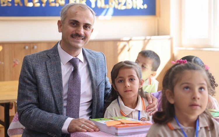 Başkan Çiftçi, miniklerin heyecanına ortak oldu Başkan Çiftçi, miniklerin heyecanına ortak oldu