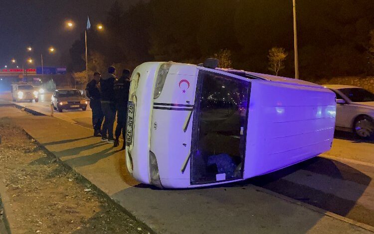 Adıyaman’da seyir halindeki minibüs takla attı! Adıyaman’da seyir halindeki minibüs takla attı!