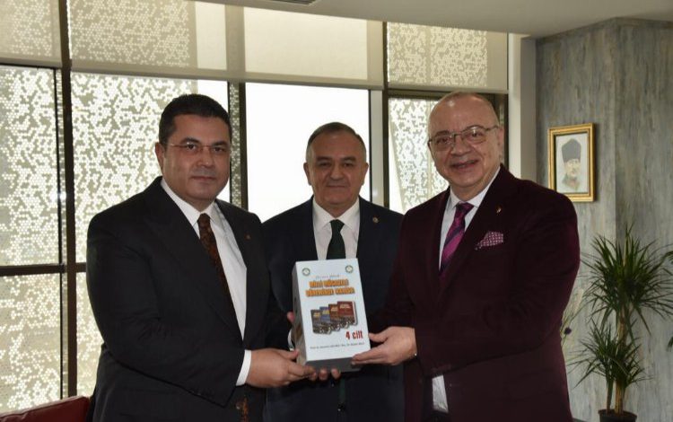 Manisa Büyükşehir Milliyetçi Hareket Partisi heyetini ağırladı Manisa Büyükşehir Milliyetçi Hareket Partisi heyetini ağırladı