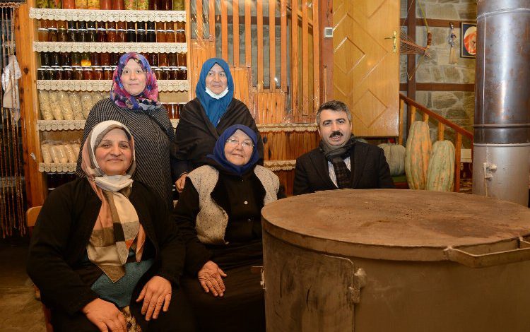 Başkan Yılmaz Bursa Yıldırım’ı mahalle mahalle geziyor Başkan Yılmaz Bursa Yıldırım’ı mahalle mahalle geziyor