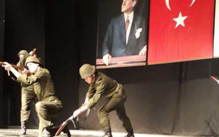 ‘Bizimkiler’ ve ‘Küfe’ Manisa Salihli’de sahnelendi