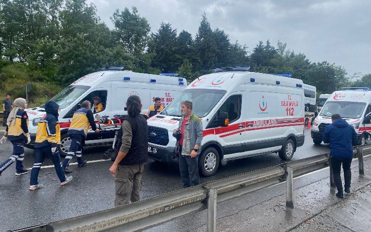 Düzce Anadolu Otoyolu’nda zincirleme kaza: 4 yaralı Düzce Anadolu Otoyolu’nda zincirleme kaza: 4 yaralı