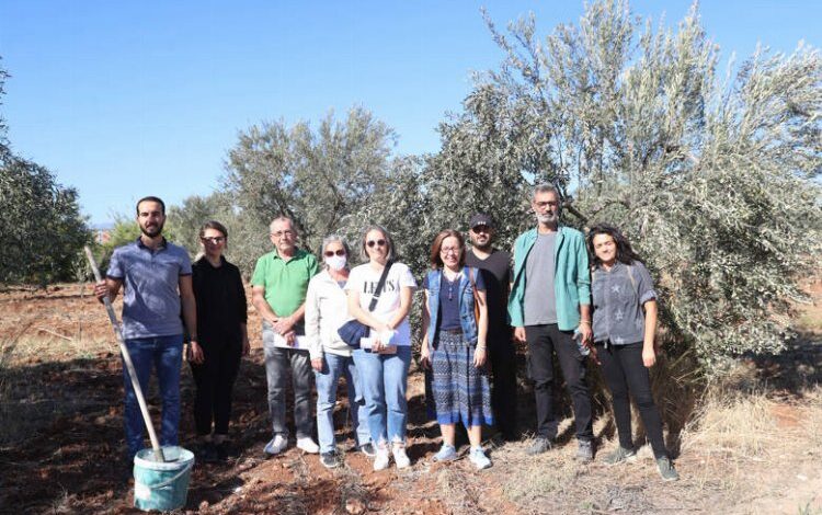 Üreticiye toprak ve yaprak analizi eğitimi