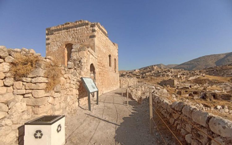 Hasankeyf Kalesi 9 yıl sonra ziyarete açıldı Hasankeyf Kalesi 9 yıl sonra ziyarete açıldı
