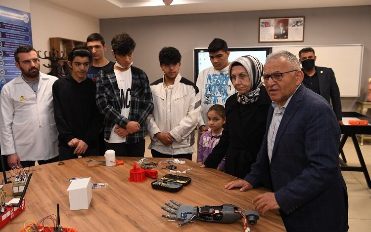 Kayseri Büyükşehir TEKNOFEST gençliğinin yanında Kayseri Büyükşehir TEKNOFEST gençliğinin yanında