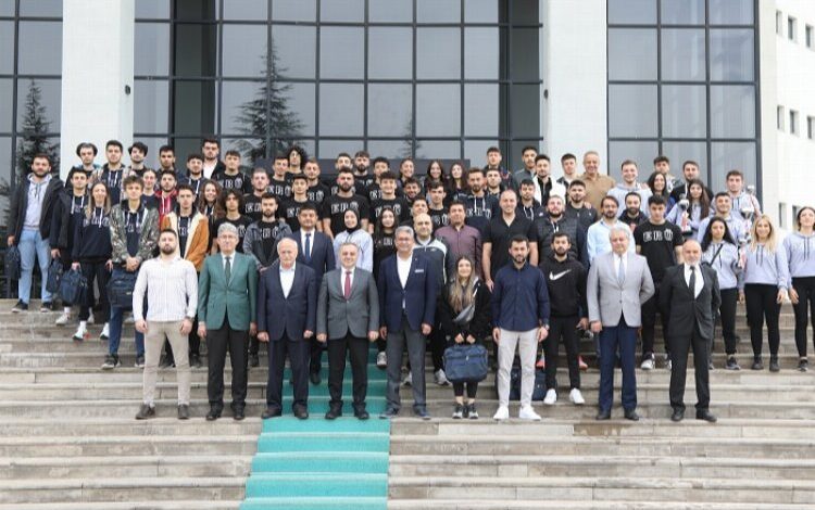 ERÜ’de başarılı sporcular ödüllendirildi