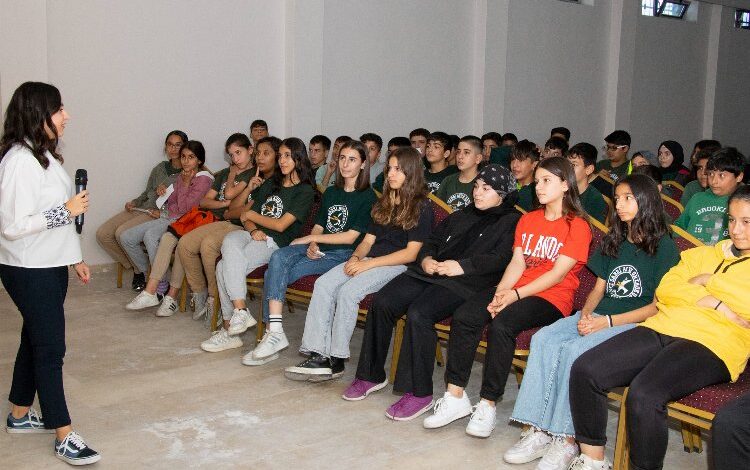 Büyükşehir’den okullara rehberlik hizmeti