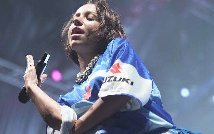 Zeynep Bastık’tan ‘turne’ müjdesi