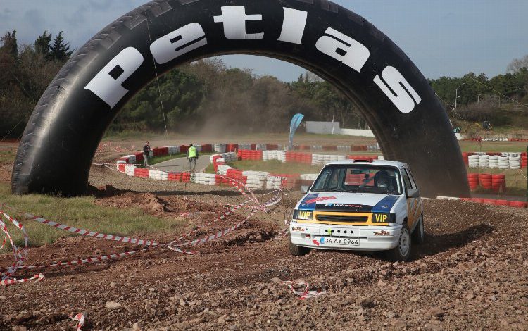 Rallikros şampiyonları kupalarını aldı Rallikros şampiyonları kupalarını aldı