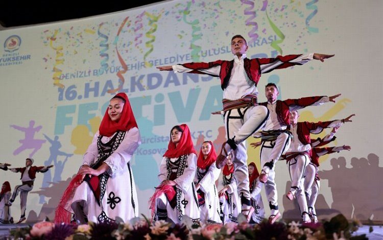 611 dansçı festival için geliyor 611 dansçı festival için geliyor