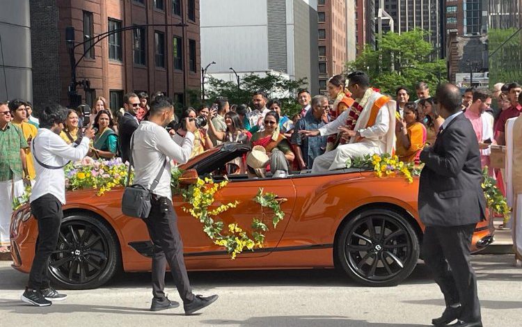 ABD Chicago sokaklarında Hint düğünü! ABD Chicago sokaklarında Hint düğünü!