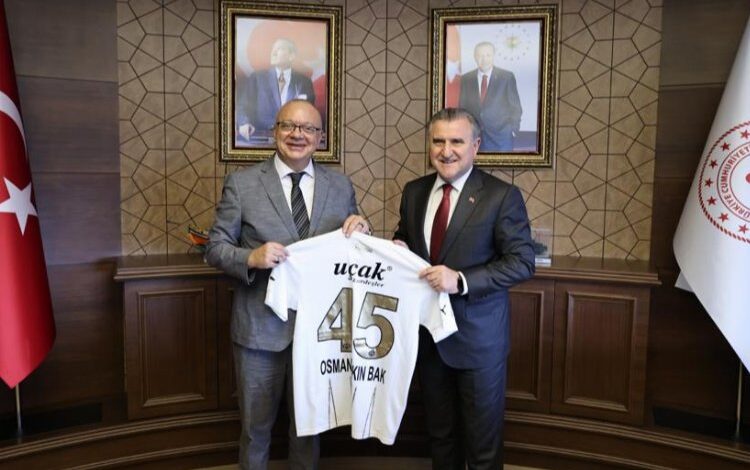 Bakan Bak’a Manisa’dan ziyaret