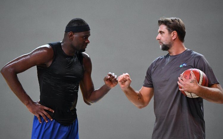 Mehmet Okur, TOFAŞ A Takım Staff’ında Mehmet Okur, TOFAŞ A Takım Staff’ında