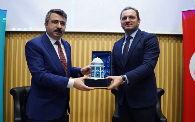 Bursa Yıldırım’da RTÜK Yardımcısı Uslu dijital çağı konuştu