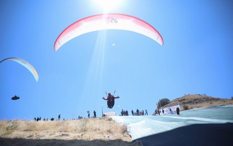 Ali Dağı Kalkış Pisti yenileniyor Ali Dağı Kalkış Pisti yenileniyor