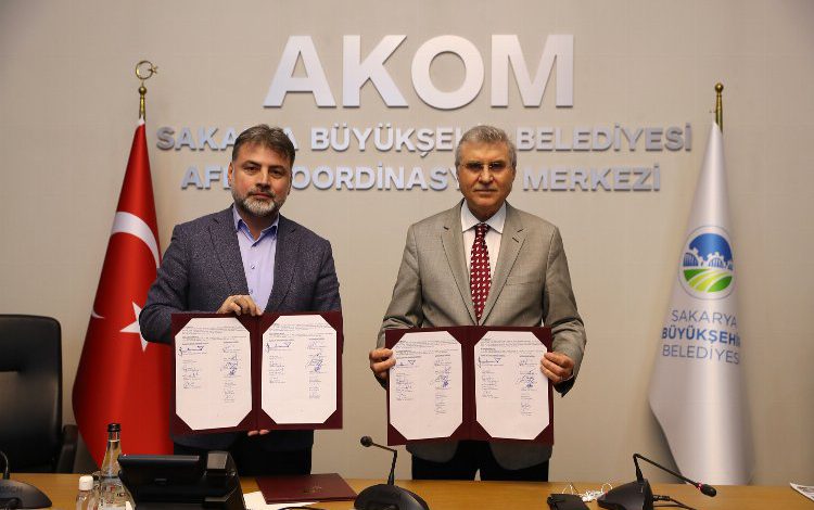 Sakarya Büyükşehir’de yüzde 45-50 zam için imzalar atıldı Sakarya Büyükşehir’de yüzde 45-50 zam için imzalar atıldı