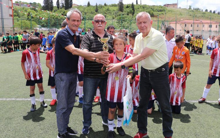 İzmit’te Kamuran Akşar Turnuvası’nın şampiyonu Kocaelispor oldu