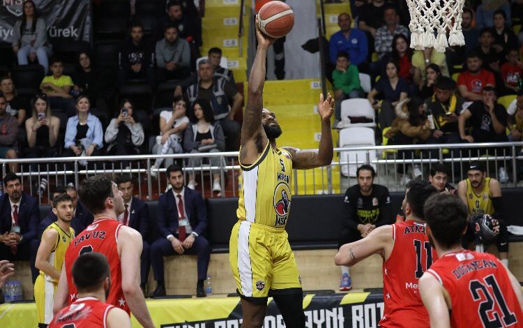 Carettalar ‘Antalya Güneşi’ni söndürdü Carettalar ‘Antalya Güneşi’ni söndürdü