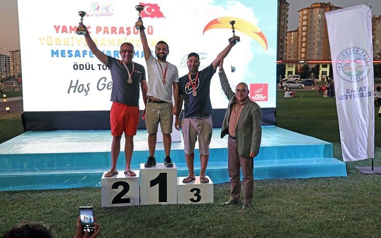 Kayseri Talas’ta yamaç paraşütü coşkusu Kayseri Talas’ta yamaç paraşütü coşkusu