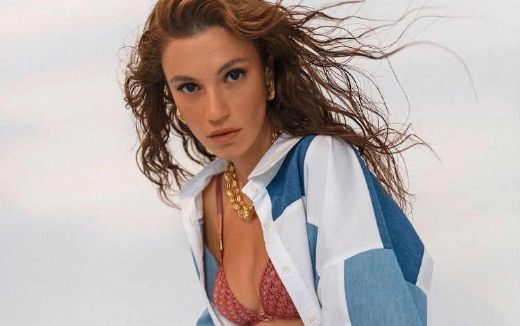 Başarılı oyuncu Yüsra Geyik: ‘Arka Sokaklar’ bir evrim Başarılı oyuncu Yüsra Geyik: ‘Arka Sokaklar’ bir evrim