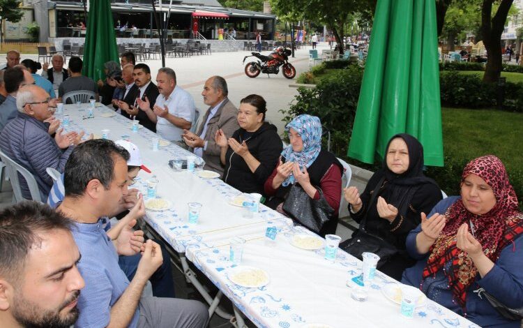 Manisa şehitlerini unutmuyor