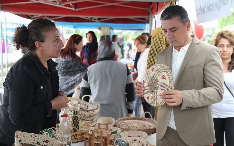 Ankara’da kadınların el emekleri Gölbaşı’da sergilendi Ankara’da kadınların el emekleri Gölbaşı’da sergilendi