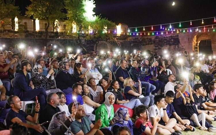 Nevşehir Kalesi’nde türkü ziyafeti
