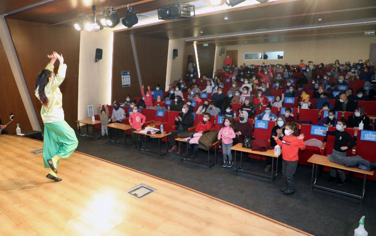 Kayseri Talas’ta çocuklara tiyatro hediyesi Kayseri Talas’ta çocuklara tiyatro hediyesi