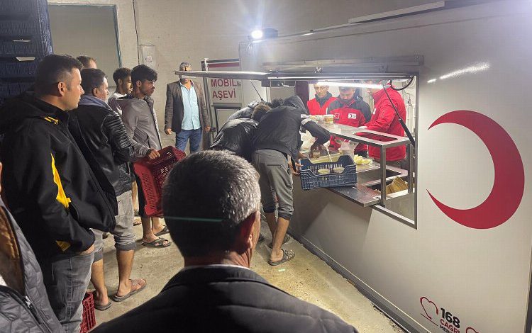 Bursa’da sel mağdurlarına Kızılay eli Bursa’da sel mağdurlarına Kızılay eli