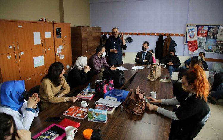 Kocaeli Büyükşehir’den gerçeği aratmayan deprem tatbikatı Kocaeli Büyükşehir’den gerçeği aratmayan deprem tatbikatı