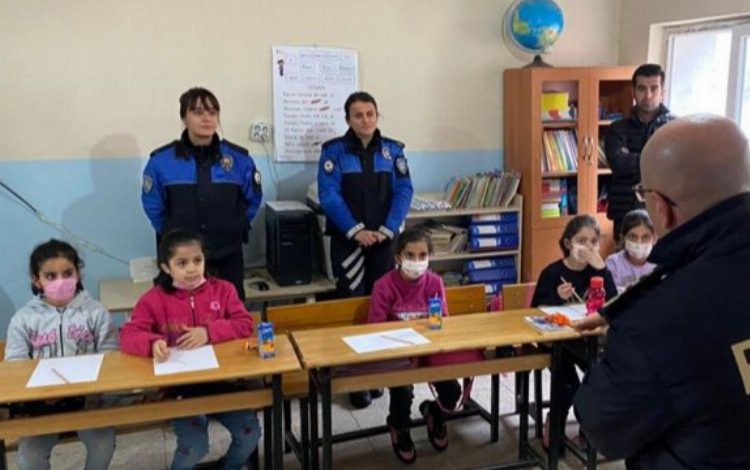 Hakkari’de AFAD ekipleri öğrencilerle etkinlikte