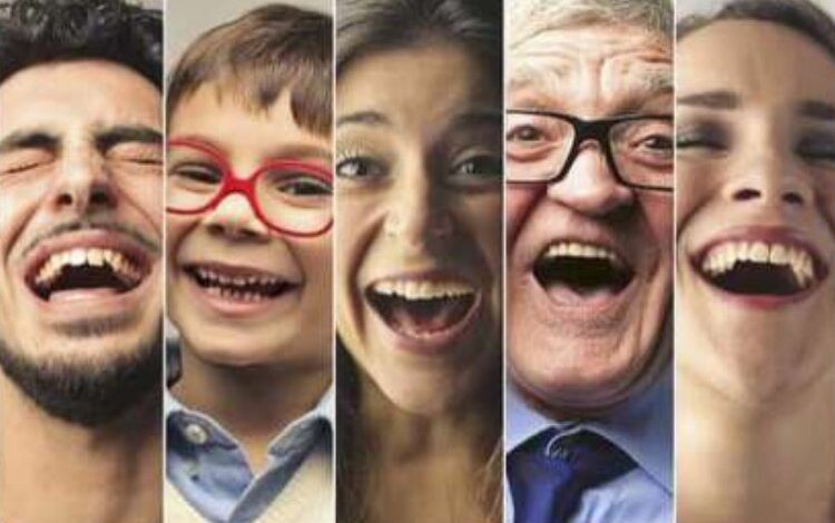 Gülümseme, mutluluğun artmasına öncü oluyor