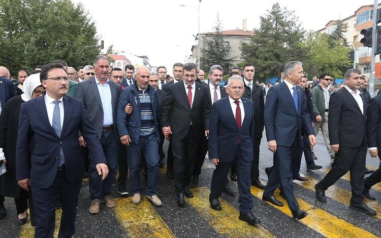 Devlet protokolü şehidini uğurladı Devlet protokolü şehidini uğurladı