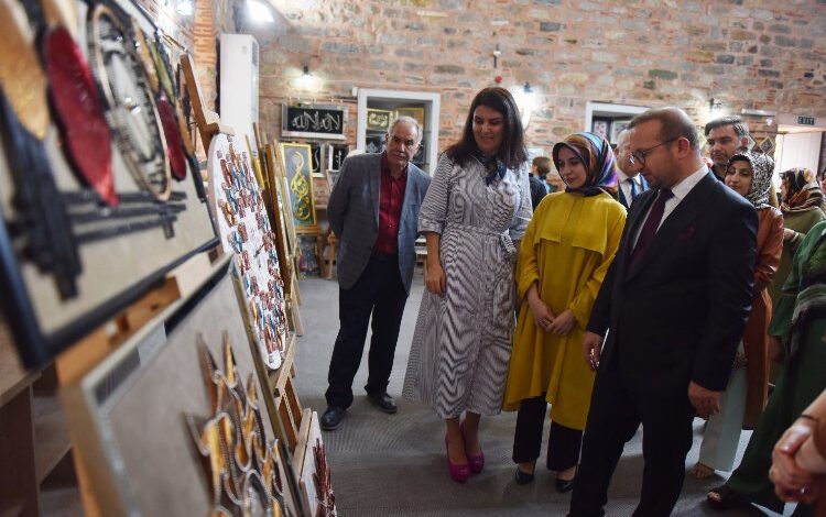 Yıldırım’da kadın temalı kağıt rölyef sergisi Yıldırım’da kadın temalı kağıt rölyef sergisi