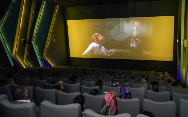 Çocukların ücretsiz sinema keyfi Çocukların ücretsiz sinema keyfi