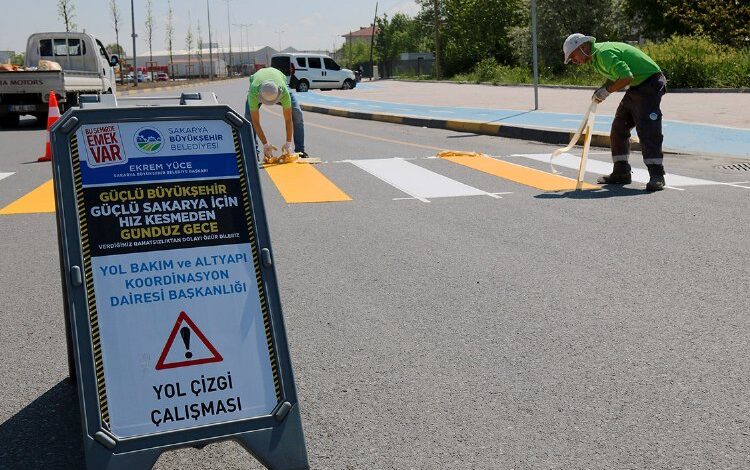 Sakarya’da 3 farklı noktada yol çizgi çalışması