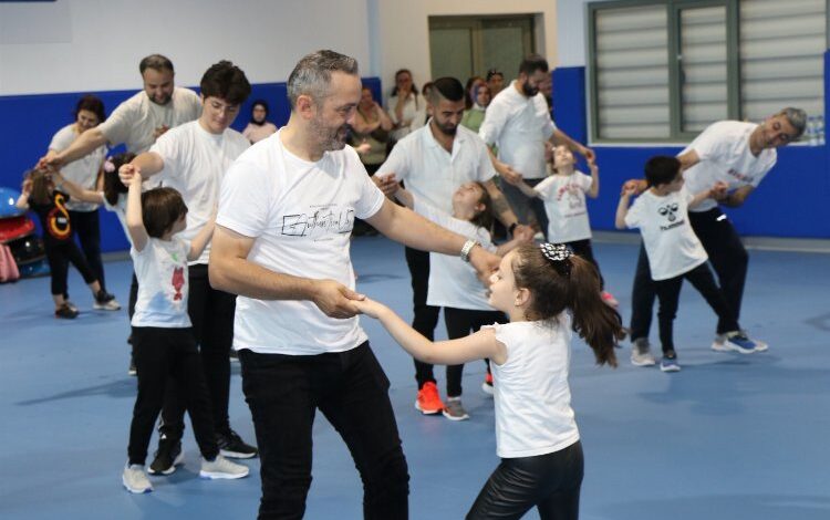 Kocaeli’de Babalar Gününe özel zumba Kocaeli’de Babalar Gününe özel zumba